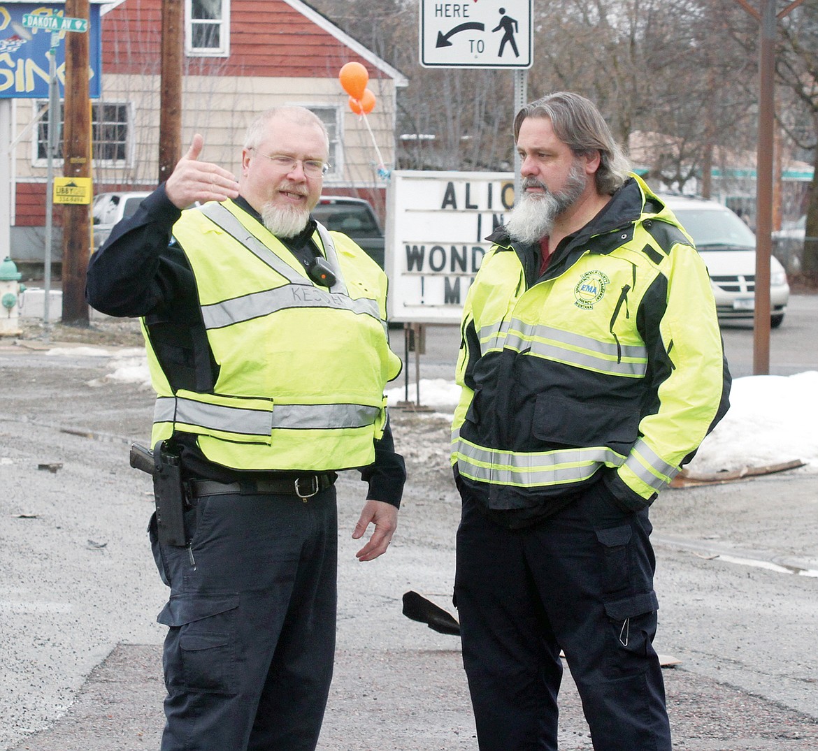 Chief Kessel explaining the accident to Libby Mayor Brent Teske. (Paul Sievers/The Western News)