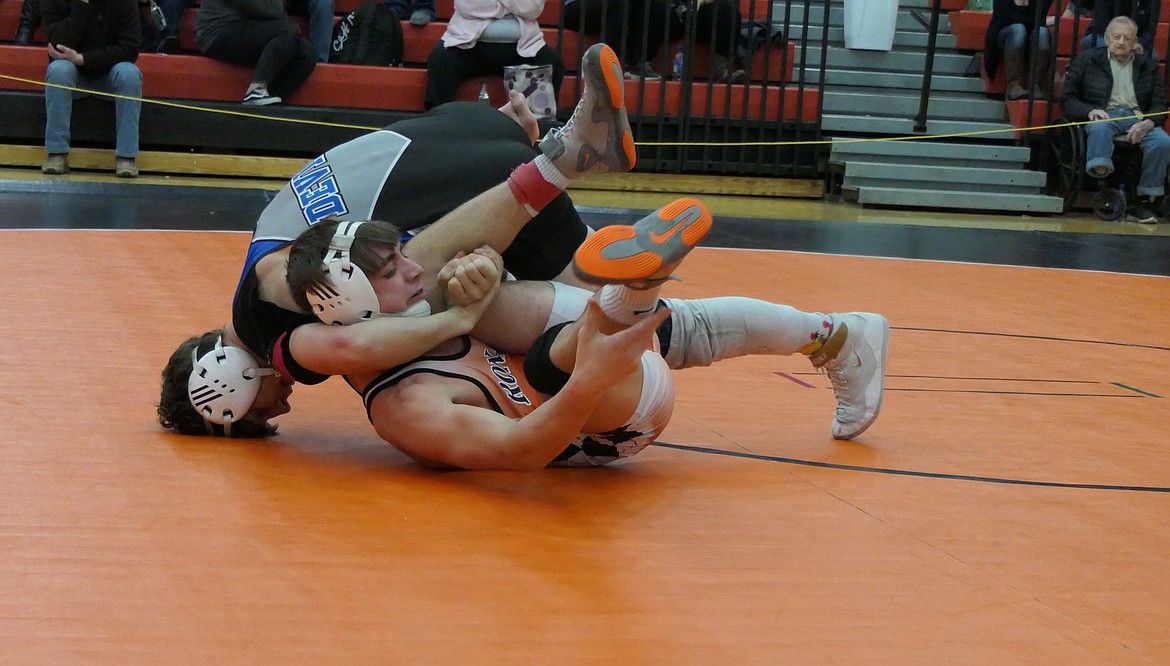 Ronan's Kolby Reum wrestles Tristian Davis of Corvalis during the145 pound final match at Western Class A Divisional Tournament last Saturday.