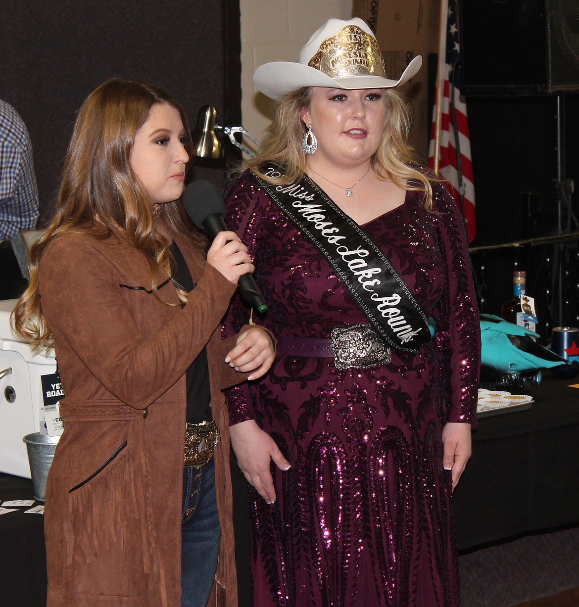 Joel Martin/Columbia Basin Herald
2017 Miss Moses Lake Roundup Rodeo Emma Gunderson, left, introduces her 2020 successor, Myriah Hollenbbeck, at Hollenbeck’s coronation Saturday night in Othello.