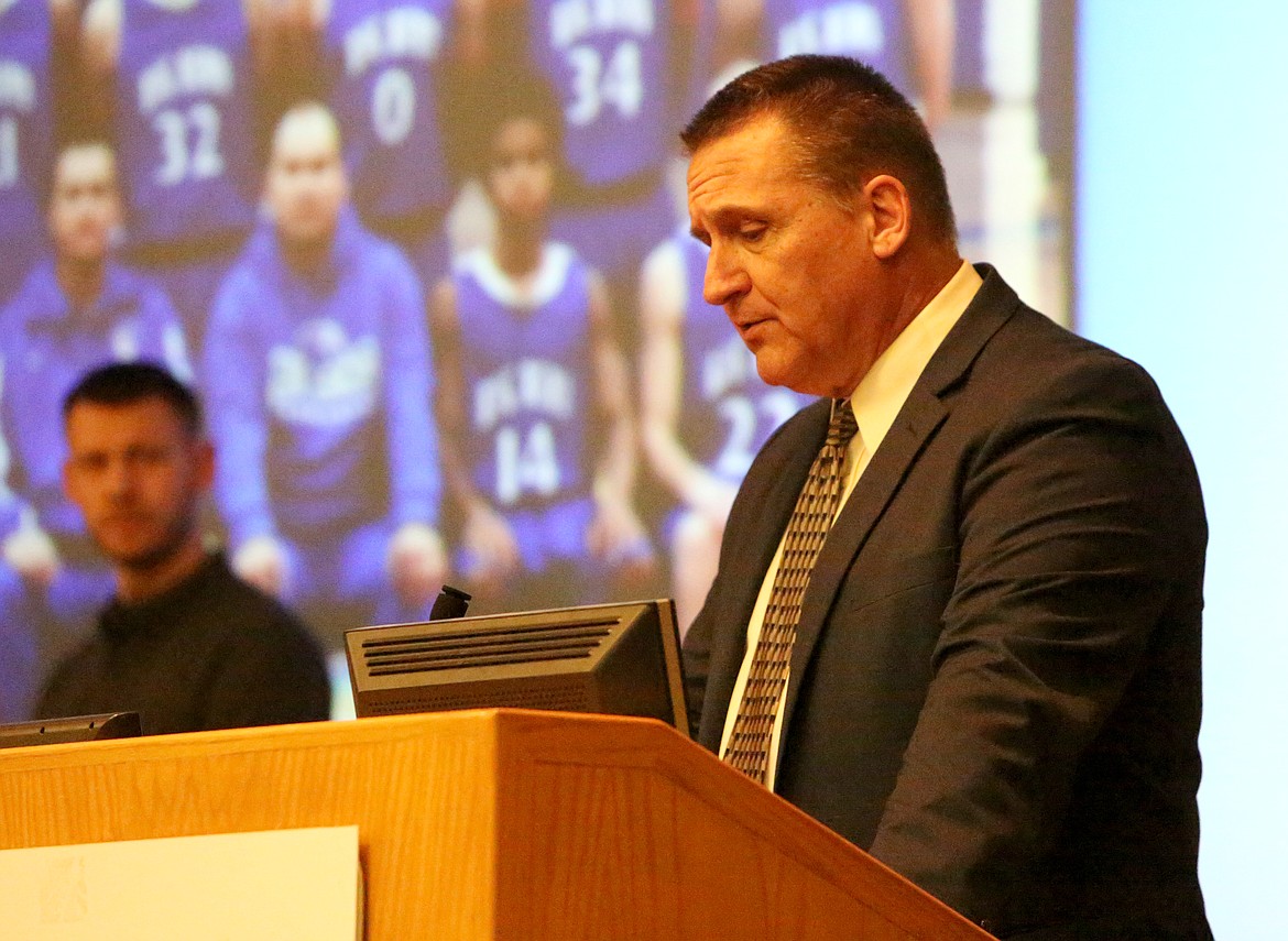 Mark Poth speaks on behalf of his 2010-11 men’s basketball team at the Big Bend Hall of Fame banquet.