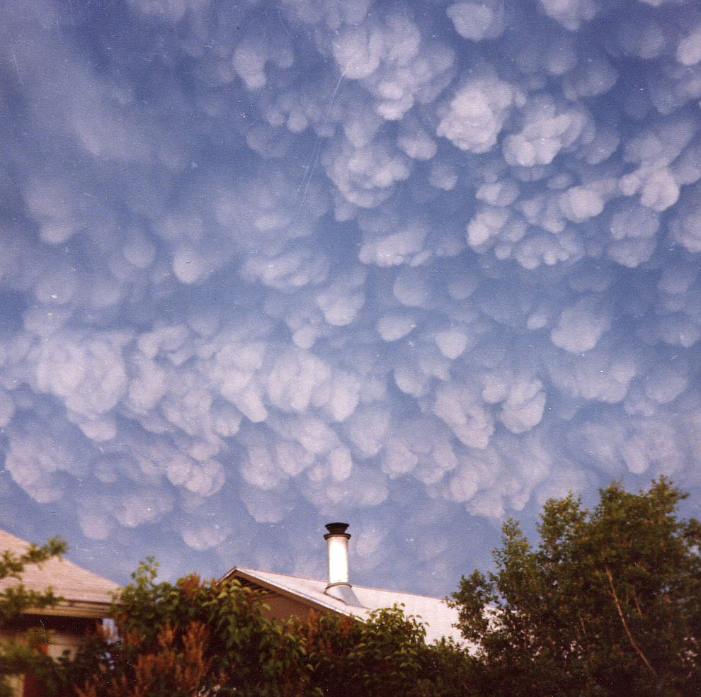 The cloud of ash and dust produced by the eruption of Mount St. Helens approaches Moses Lake.