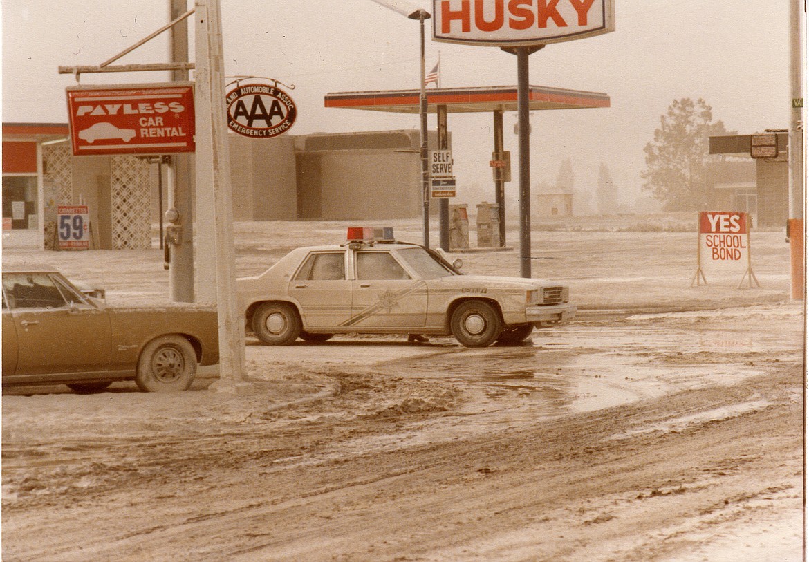 Bob Juarez/courtesy photo
The cleanup effort following the eruption of Mount St. Helens left Moses Lake looking as if it had gone through a snowstorm. In reality, the watered-down ash resembled concrete.