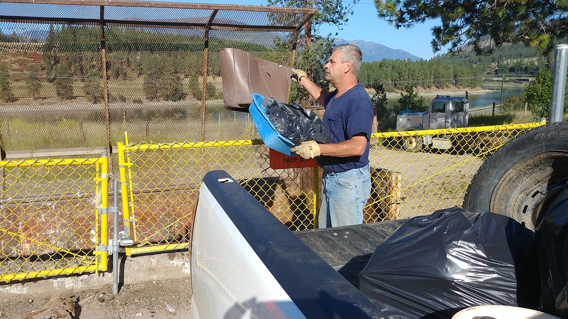 Paradise resident Tom Robbins unloads garbage legally at the Plains site. (Chuck Bandel/Valley Press)