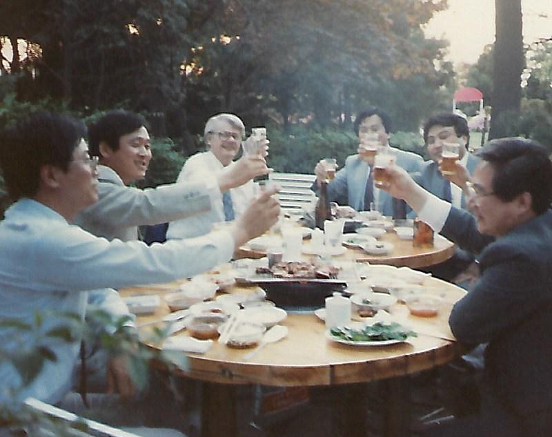 Lee Blackwell, third from the left, saying goodbye to his Litton Korea staff. Blackwell worked as a manager with Litton Korea Guidance & Control from 1986-1988.