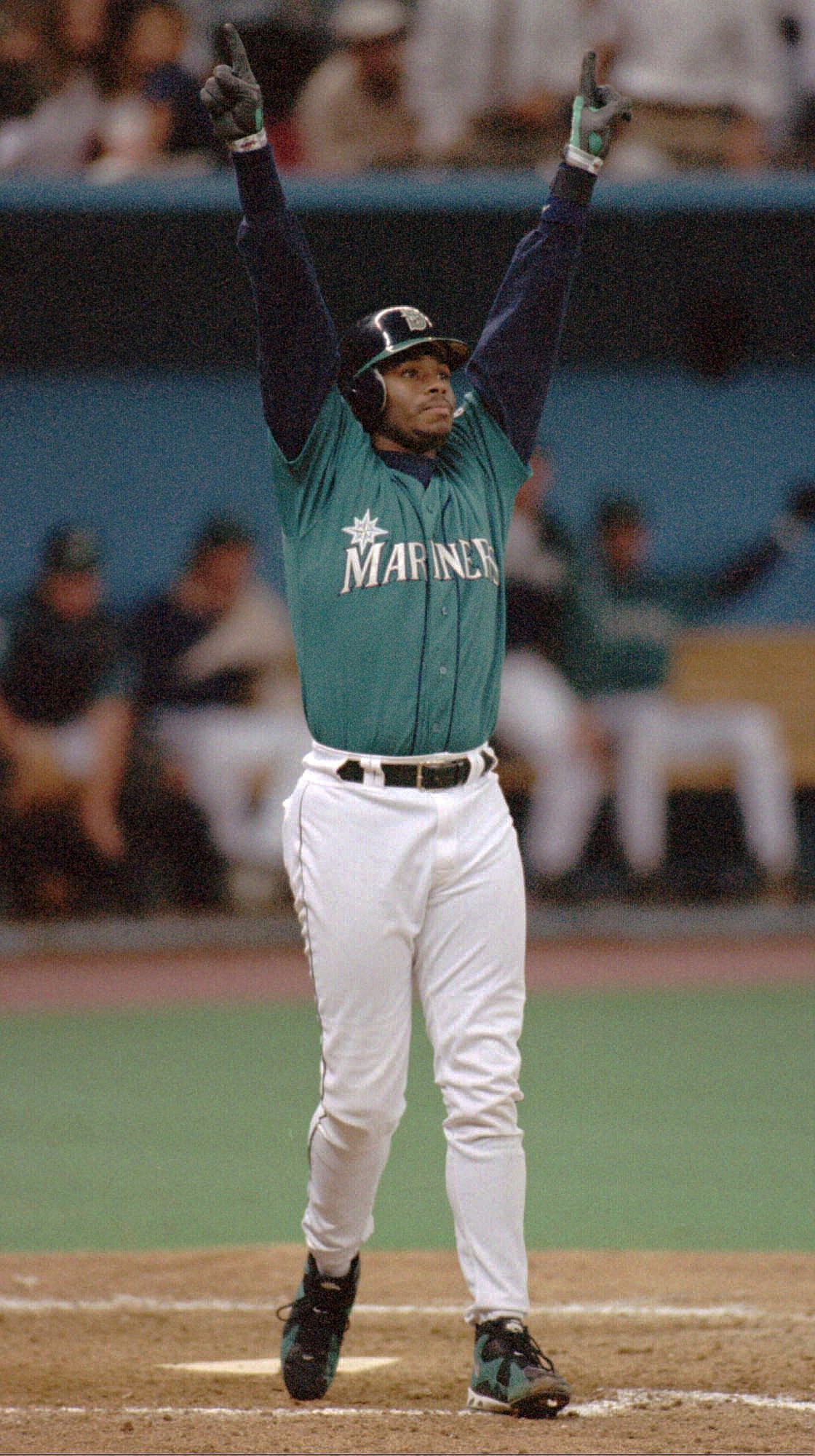 The Mariners will retire Ken Griffey, Jr.'s number in August - NBC