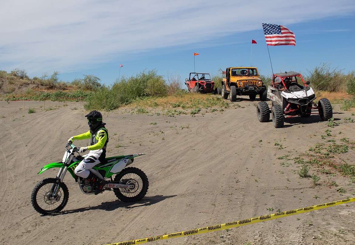 Casey McCarthy/Columbia Basin Herald
A variety of recreational vehicles and riders made their way out toward the mud flats area of the Moses Lake Sand Dunes on Saturday afternoon for the annual Off Road Race Around the Bowls.