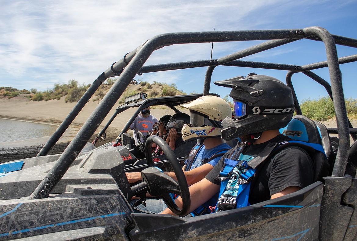 Casey McCarthy/Columbia Basin Herald
Roberto Chavez and Ben Vaughn line up before the start of a race at the Sand Scorpions’ annual Off Road Race Around the Bowls event on Saturday at the Moses Lake Sand Dunes.