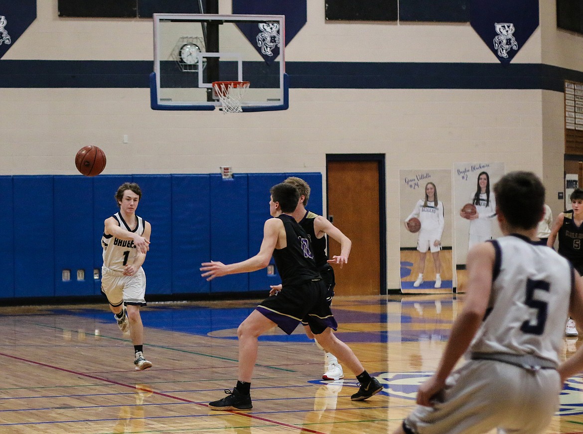 Photo by MANDI BATEMAN 
 Dylan Hines passes the ball.