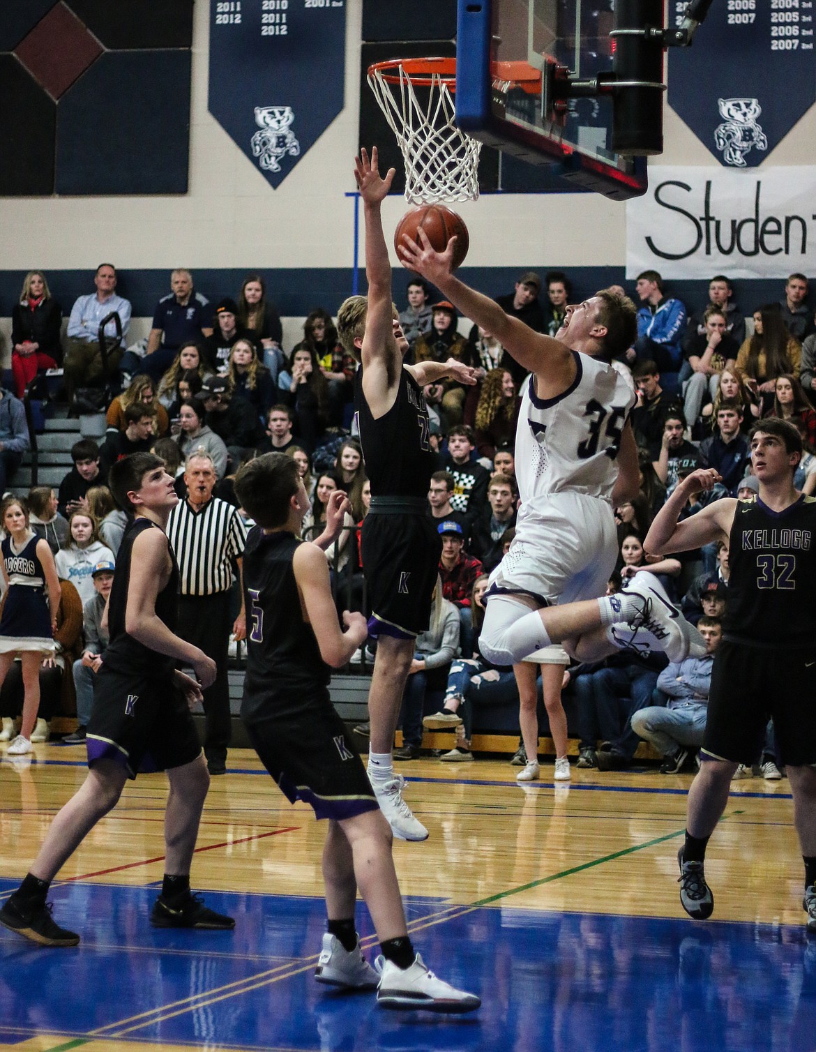 Photo by MANDI BATEMAN 
 Matt Morgan drives to the basket.