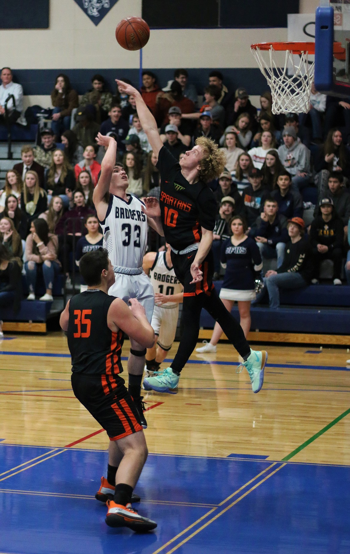 (Photo by MANDI BATEMAN/BONNERS FERRY HERALD) 
 Senior Jayden Hahn goes up to block the shot of a Bonners Ferry opponent Tuesday night.