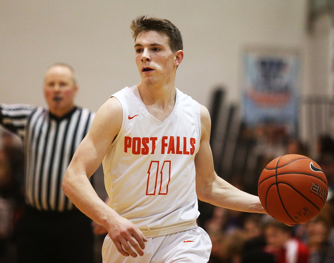 Post Falls’ Cole Rutherford dribbles the ball down the court as he scans the Lewiston defense last Wednesday.