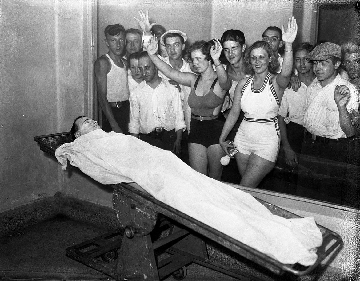 GOOGLE IMAGES
Hordes of visitors came to view John Dillinger’s body at a Chicago morgue and funeral parlor.