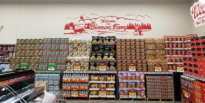 Customers to the new Grocery Outlet store were welcomed by the mural on the wall.