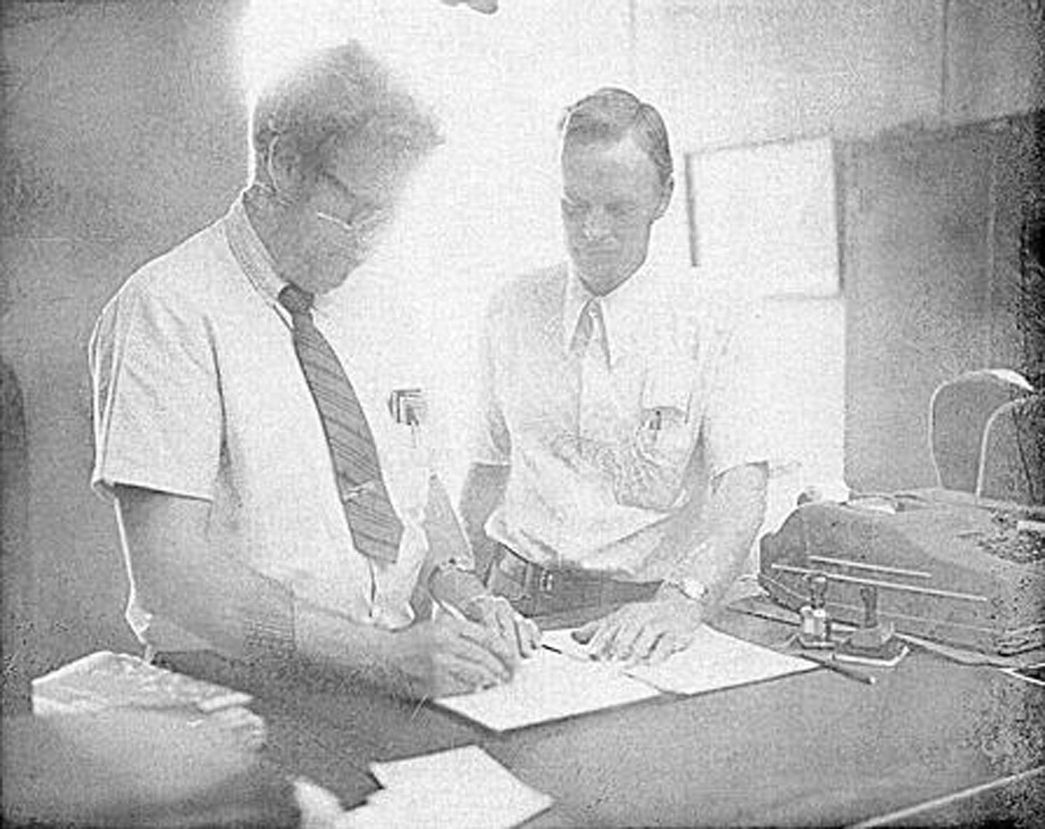 (Photo courtesy BONNER COUNTY HISTORICAL SOCIETY) 
 Ron May, chairman of the Sandpoint Lions Club Fourth of July parade, signs up the Sandpoint Community Float for the local parade set for Saturday, July 3. Gary Pietsch is president of the local float association. (from the June 10, 1971 issue of Sandpoint News-Bulletin)