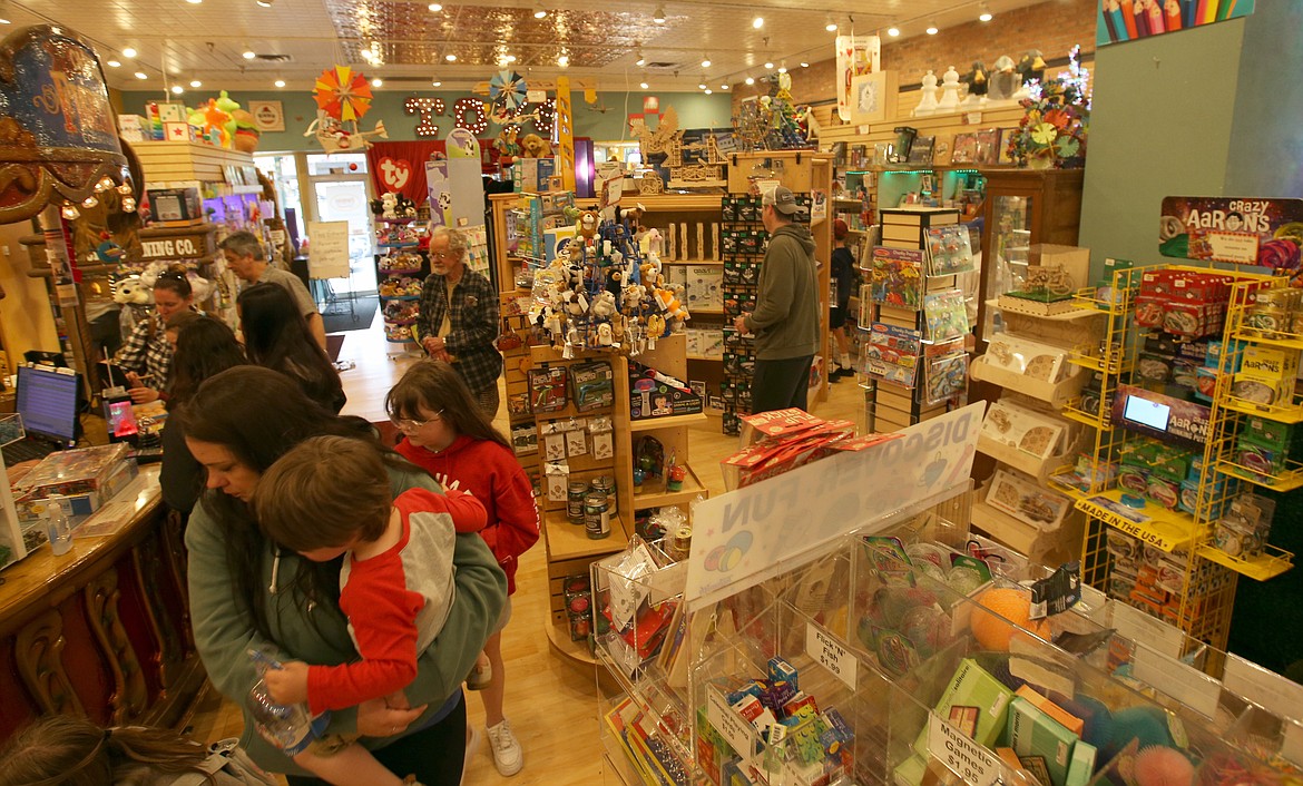 BILL BULEY/Press
Customers check out the latest offerings at Figpickles at the Plaza Shops on Sherman Avenue on Friday.