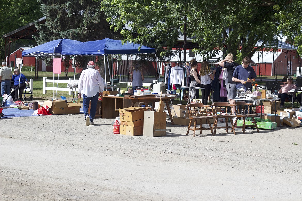 (Photo by VICTOR CORRAL MARTINEZ)
The annual Take It or Leave It” event allows individuals to take what they want, later allowing thrift stores to sift through after, finally allowing the city to pick up what is left.