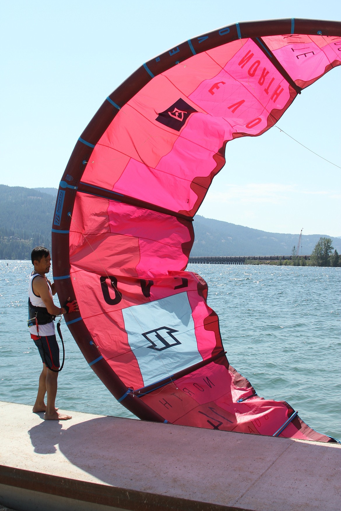 (Photo by KEITH KINNAIRD) 
 Senvith Promsveng sets up his kite before setting out on Lake Pend Oreille.