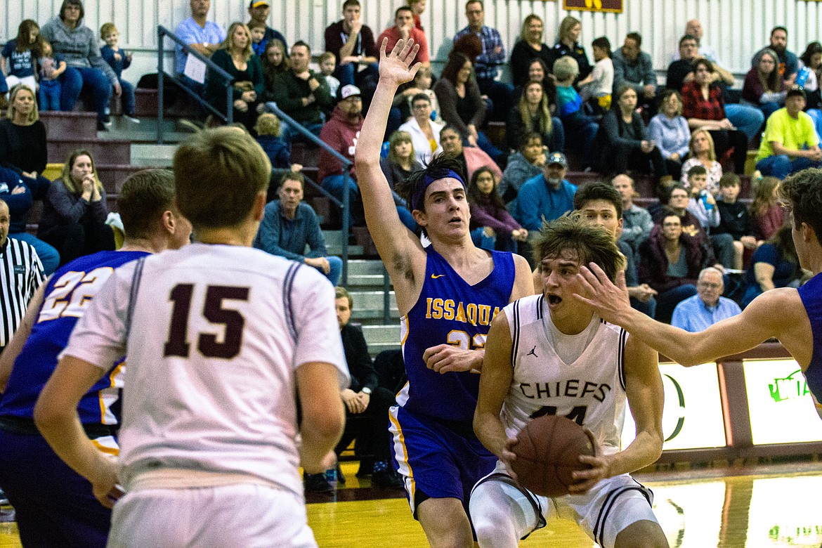 Casey McCarthy/Columbia Basin Herald Kyle Karstetter drives in the lane towards the basket on Friday night. The senior dropped 29 for the Chiefs in the win.
