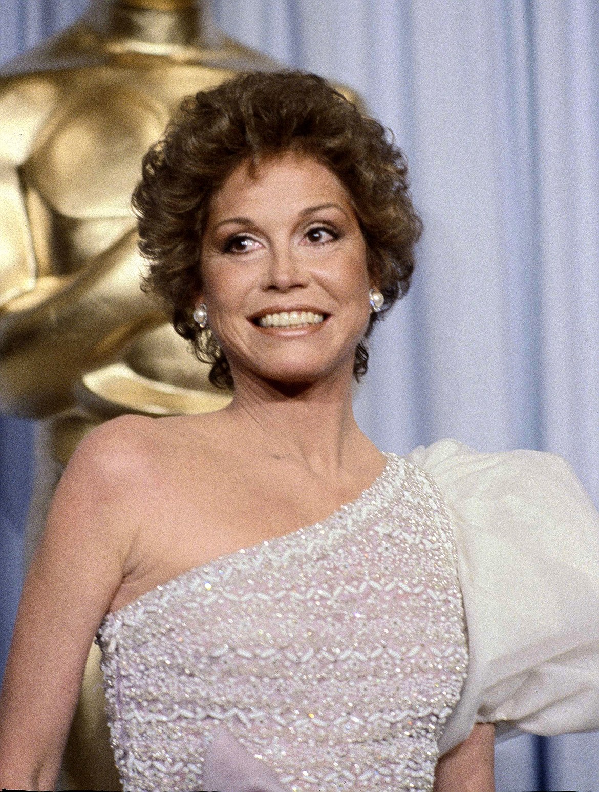 FILE - This March 31, 1981 file photo shows Mary Tyler Moore at the 53rd Academy Awards in Los Angeles. Moore, nominated for Best Actress for her film &quot;Ordinary People,&quot; lost out to Sissy Spacek for &quot;Coal Miner's Daughter.&quot;  Moore died Wednesday, Jan. 25, 2017, at age 80. (AP Photo/Randy Rasmussen, File)
