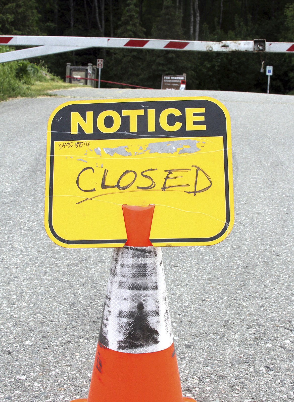 A sign warns people that the trail head is closed on Monday, June 19, 2017, after a fatal bear mauling at Bird Ridge Trail in Anchorage, Alaska. Authorities say a black bear killed a 16-year-old runner while he was competing in an Alaska race on Sunday. (AP Photo/Mark Thiessen)