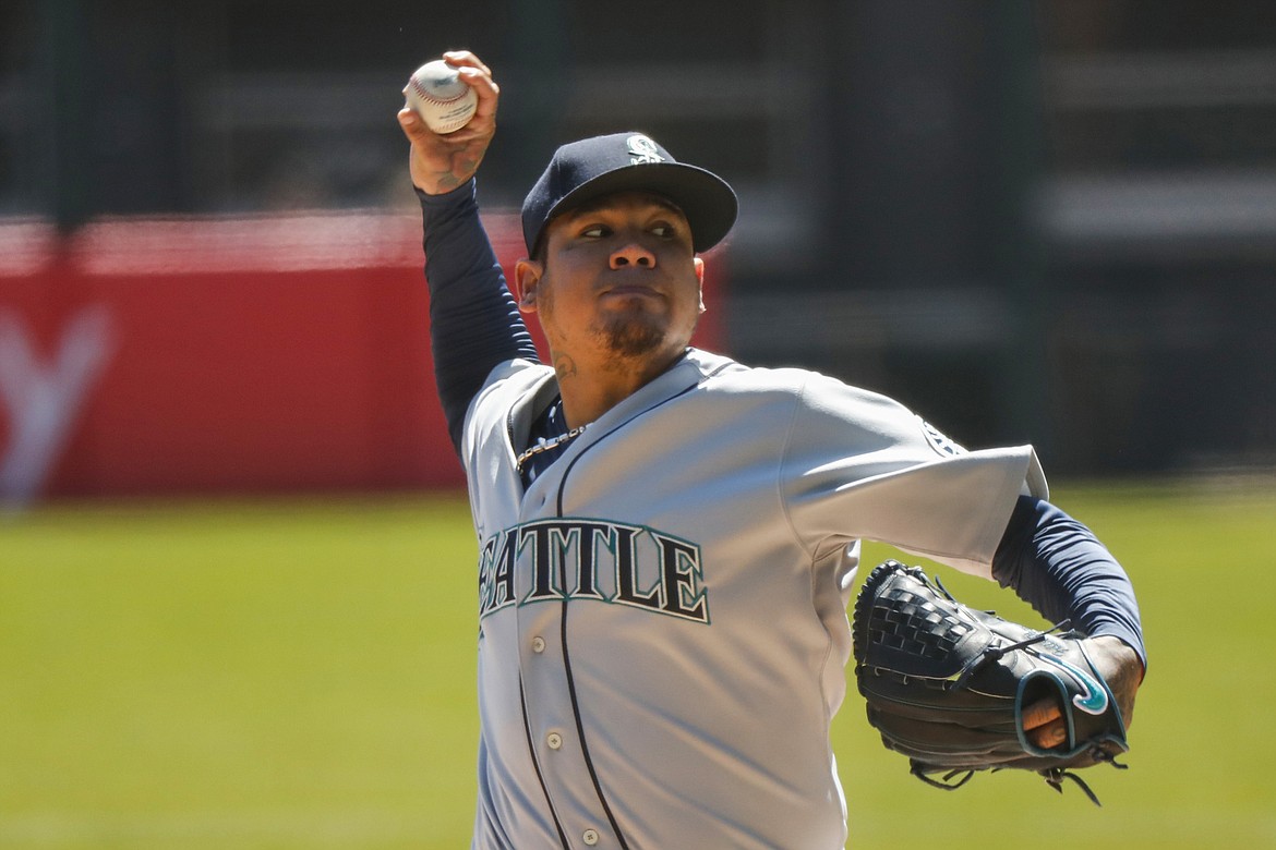 Seattle Mariners starting pitcher Felix Hernandez (34) pitches in the first inning against the Chicago White Sox at Guaranteed Rate Field Wednesday, April 25, 2018 in Chicag. (Jose M. Osorio/Chicago Tribune/TNS)