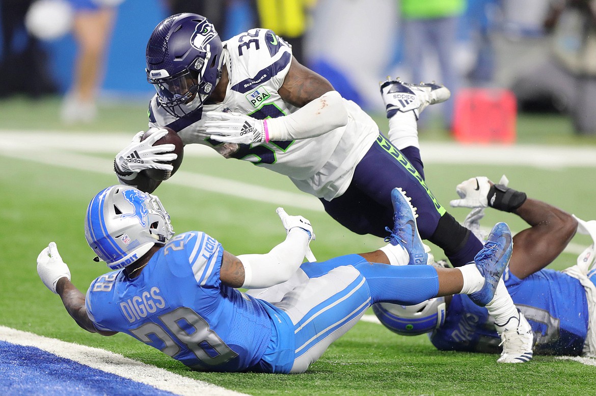 Detroit Lions Quandre Diggs (24) and Jarrad Davis (40) give up a touchdown to Seattle Seahawks running back Chris Carson during fourth quarter action on Sunday, Oct. 28, 2018 at Ford Field in Detroit, Mich. (Kirthmon F. Dozier/Detroit Free Press/TNS)