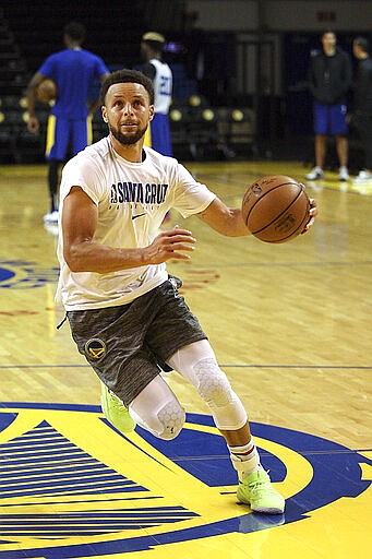 Golden State Warriors guard Stephen Curry, recovering from a fractured left hand, works out Monday, March 2, 2020, at the Santa Cruz Warriors G League facility in Santa Cruz, Calif., in preparation for his return. (Dan Coyro/Santa Cruz Sentinel via AP)