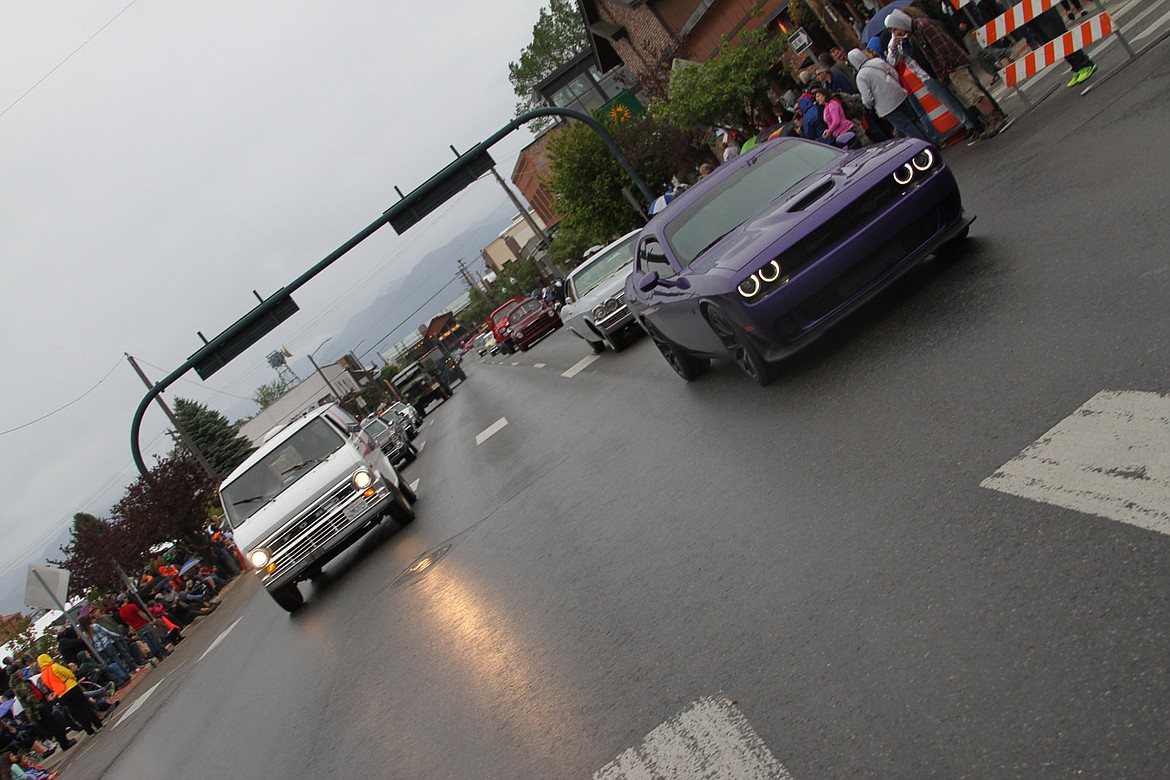 &#151;Photo by KEITH KINNAIRD
The Lost in the 50s parade transitions from First Avenue to Cedar Street.