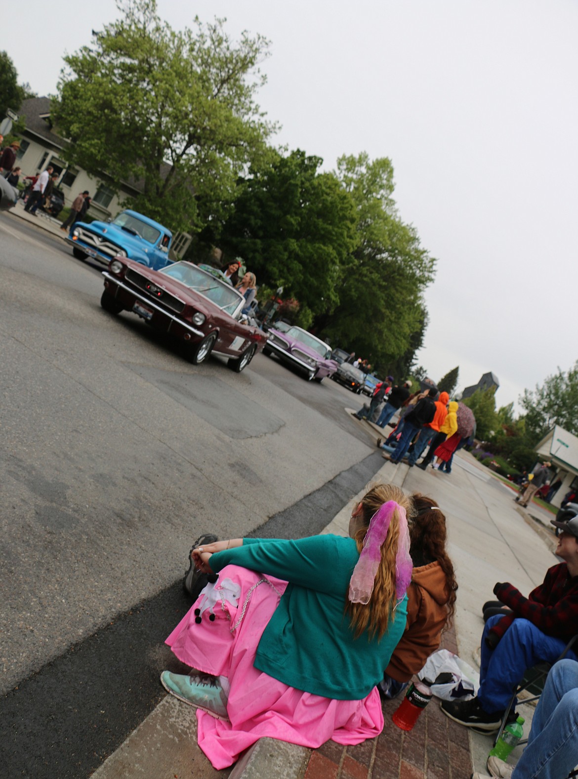 &#151;Photo by CAROLINE LOBSINGER
Fans watch classic cars during Friday&#146;s Lost in the &#145;50s parade.