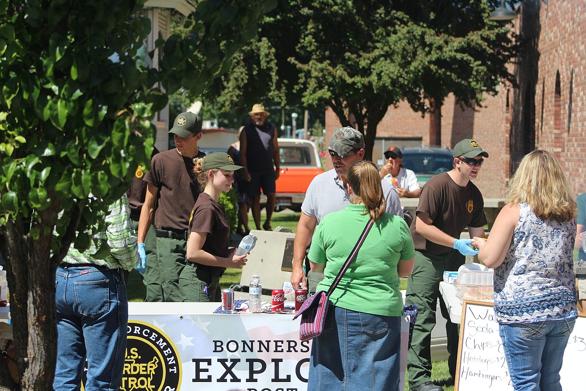 Photo by DON COGGER
The Bonners Ferry Explorers cook up burgers and hot dogs for hungry event-goers.