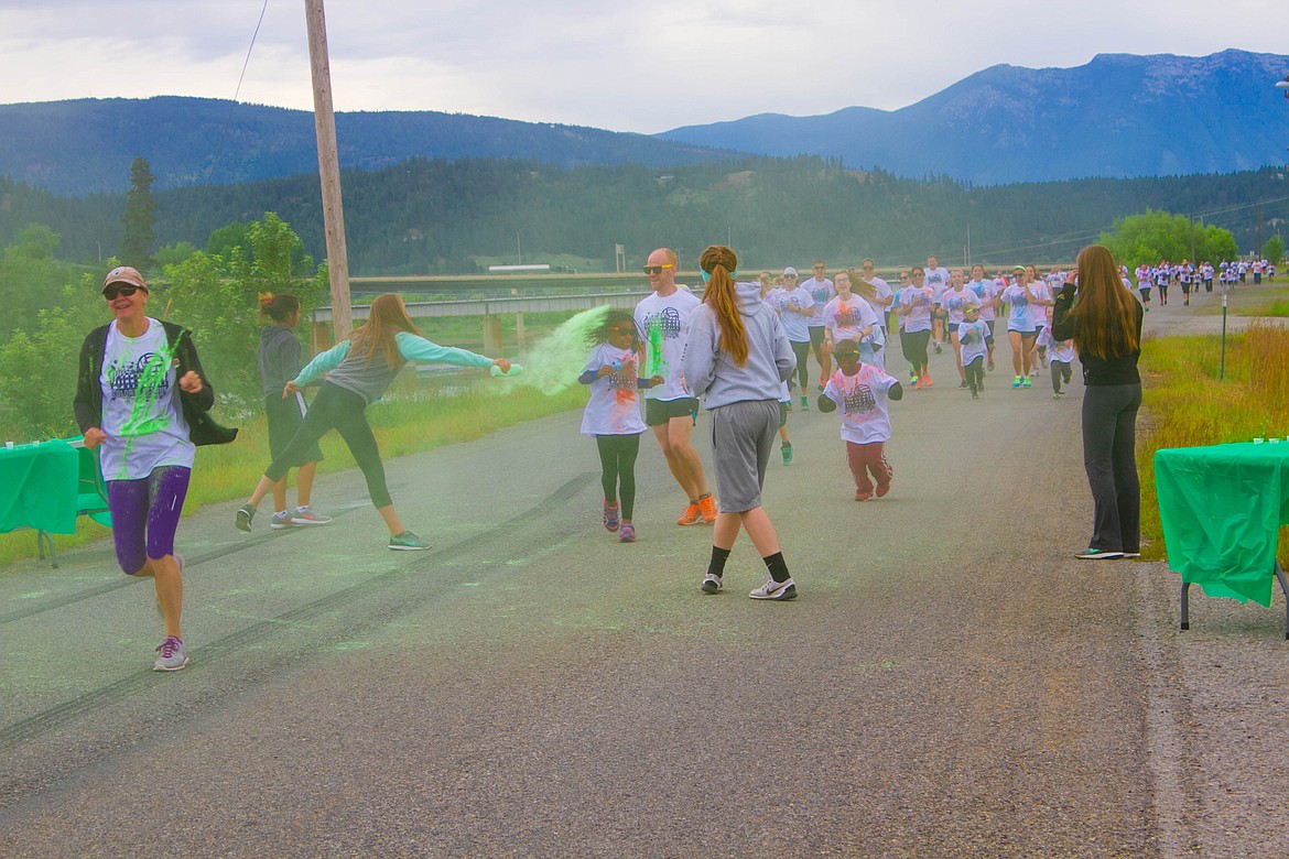 Photo by Monique Russell.
Participants run through the green station-sponsored by Oxford Inc.