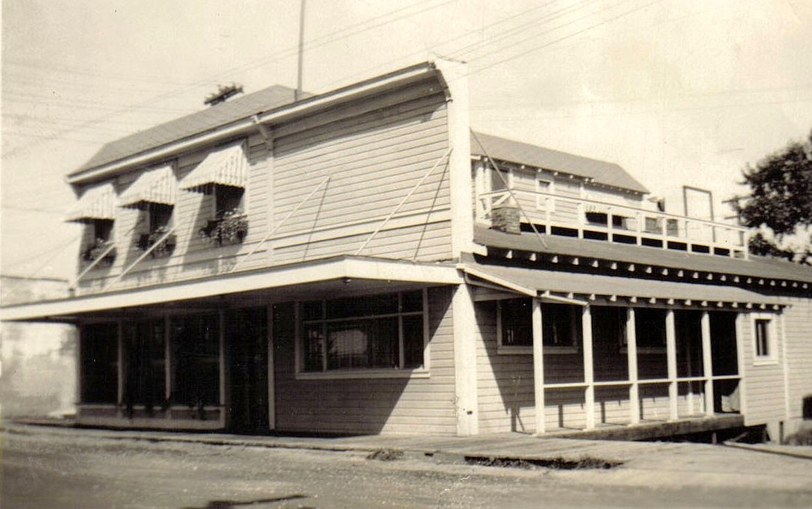 &#151;Photo courtesy BOUNDARY COUNTY MUSEUM
Do you know what this building is or what it was? If you do, email the museum at doyouremember@meadowcrk.com
and share your answer.