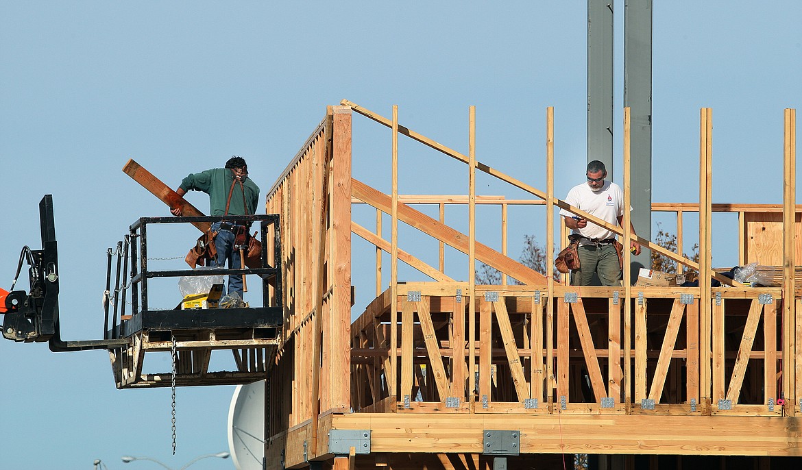 Rodney Harwood/Columbia Basin Herald
Crew member with Bosch II Construction work on the new Pizza Hut at 715 S. Pioneer on Wednesday afternoon. The building is on schedule to open near the first of the year.