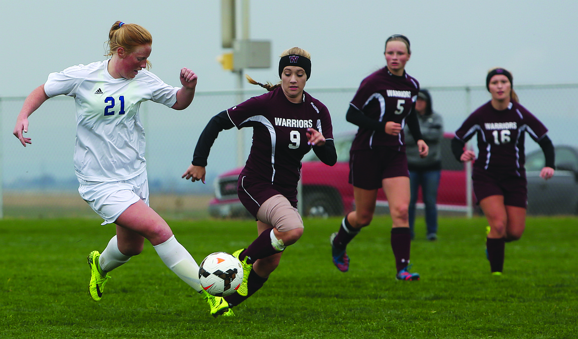 Connor Vanderweyst/Columbia Basin Herald
Warden midfielder Bailey Whitney (21) brings the ball upfield against Cle Elum-Roslyn Saturday at Warden High School.