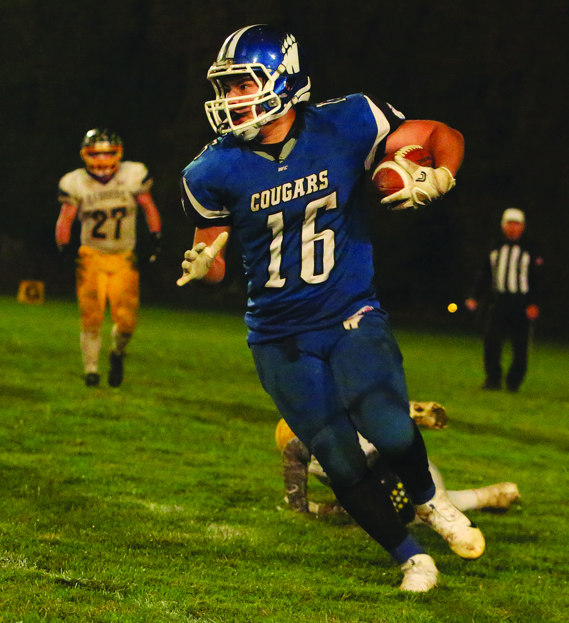 Connor Vanderweyst/Columbia Basin Herald
Warden running back Kevin Garcia carries the ball against Naches Valley.