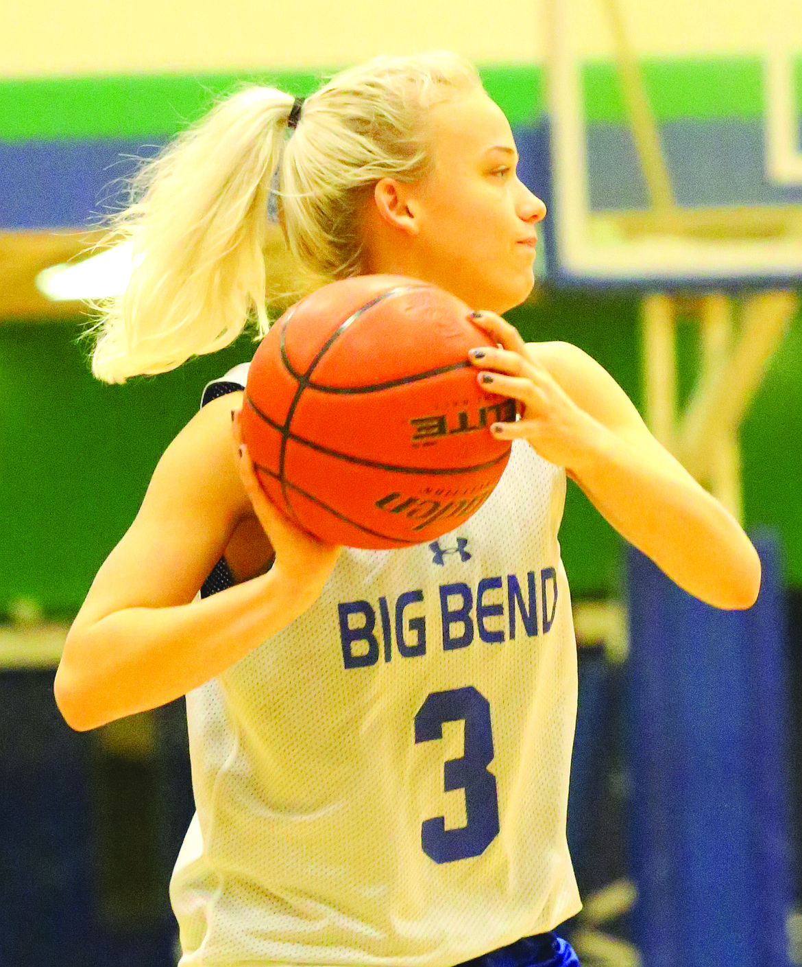 Connor Vanderweyst/Columbia Basin Herald
Sophomore guard Maddie Williams looks for a pass during practice.