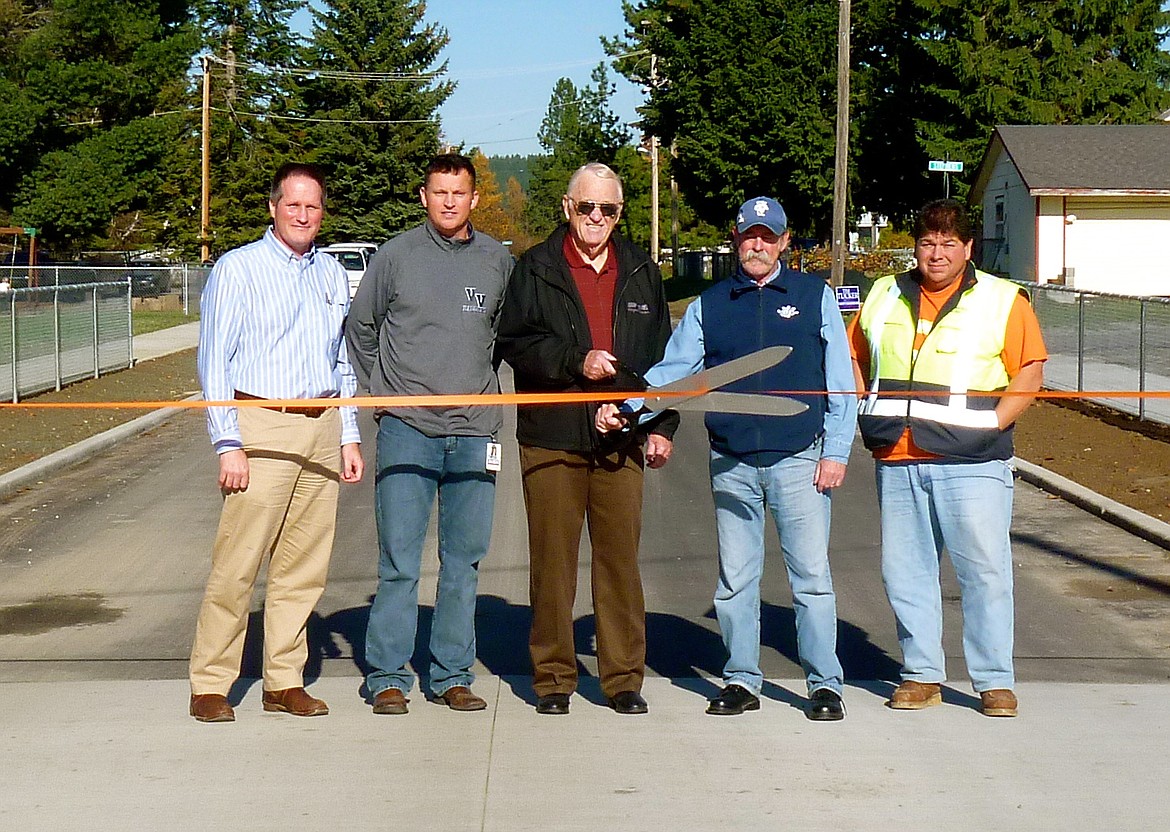 --Courtesy photo
Valley View Elementary School crosswalk ribbon cutting ceremony. From left, David Sims, Mayor; Nathan Williams, Valley View Principal; Ron Smith, Councilman; Gary Pflueger, Superintendent; John Youngwirth, Street Superintendent.