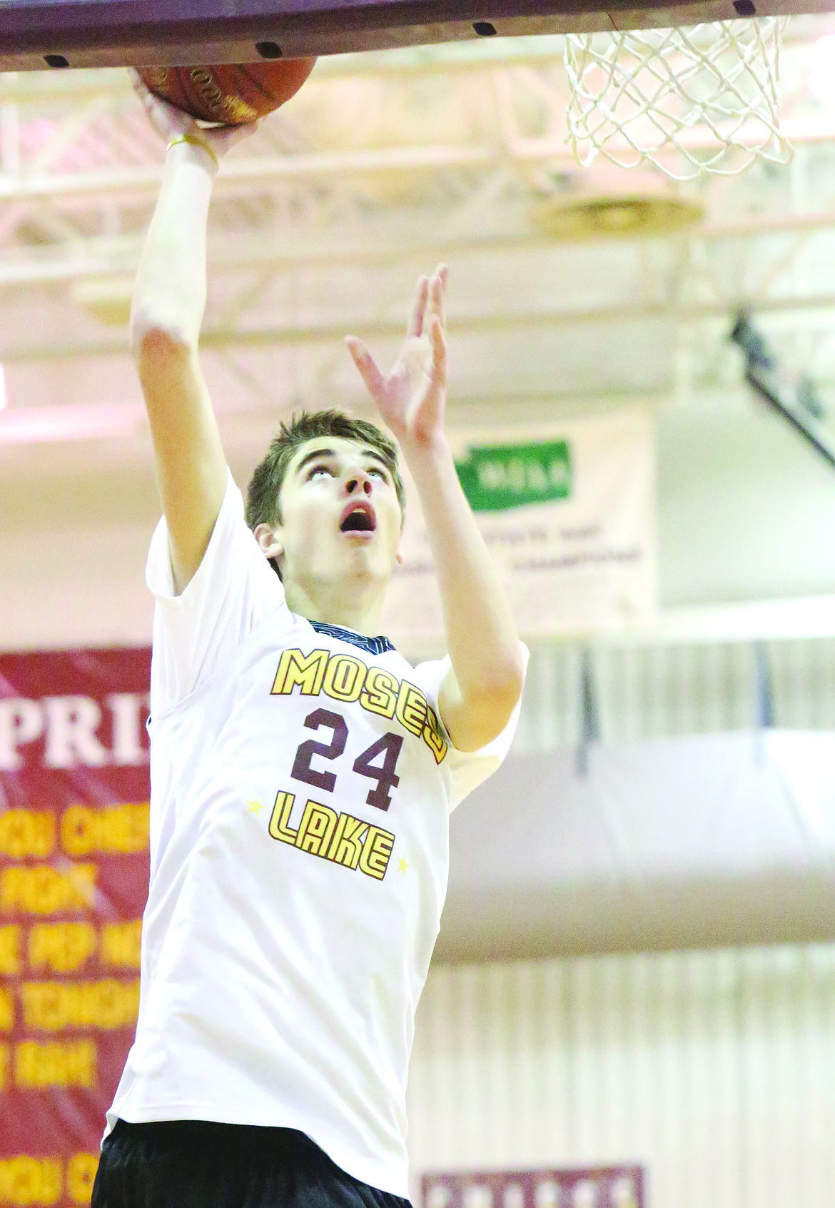 Connor Vanderweyst/Columbia Basin Herald
Ryan Karstetter lays up the ball.