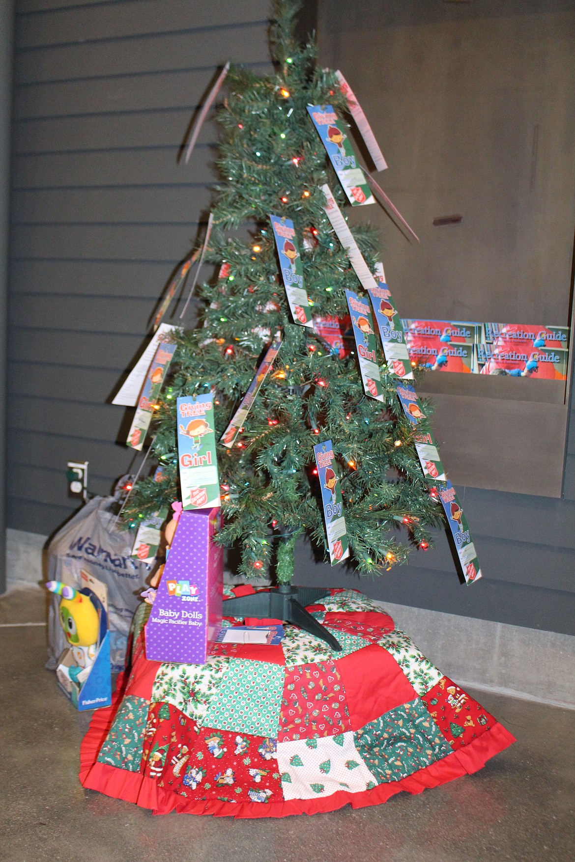 Cheryl Schweizer/Columbia Basin Herald
The Salvation Army has set up Sharing Trees around Moses Lake, including one at the Moses Lake Civic Center.