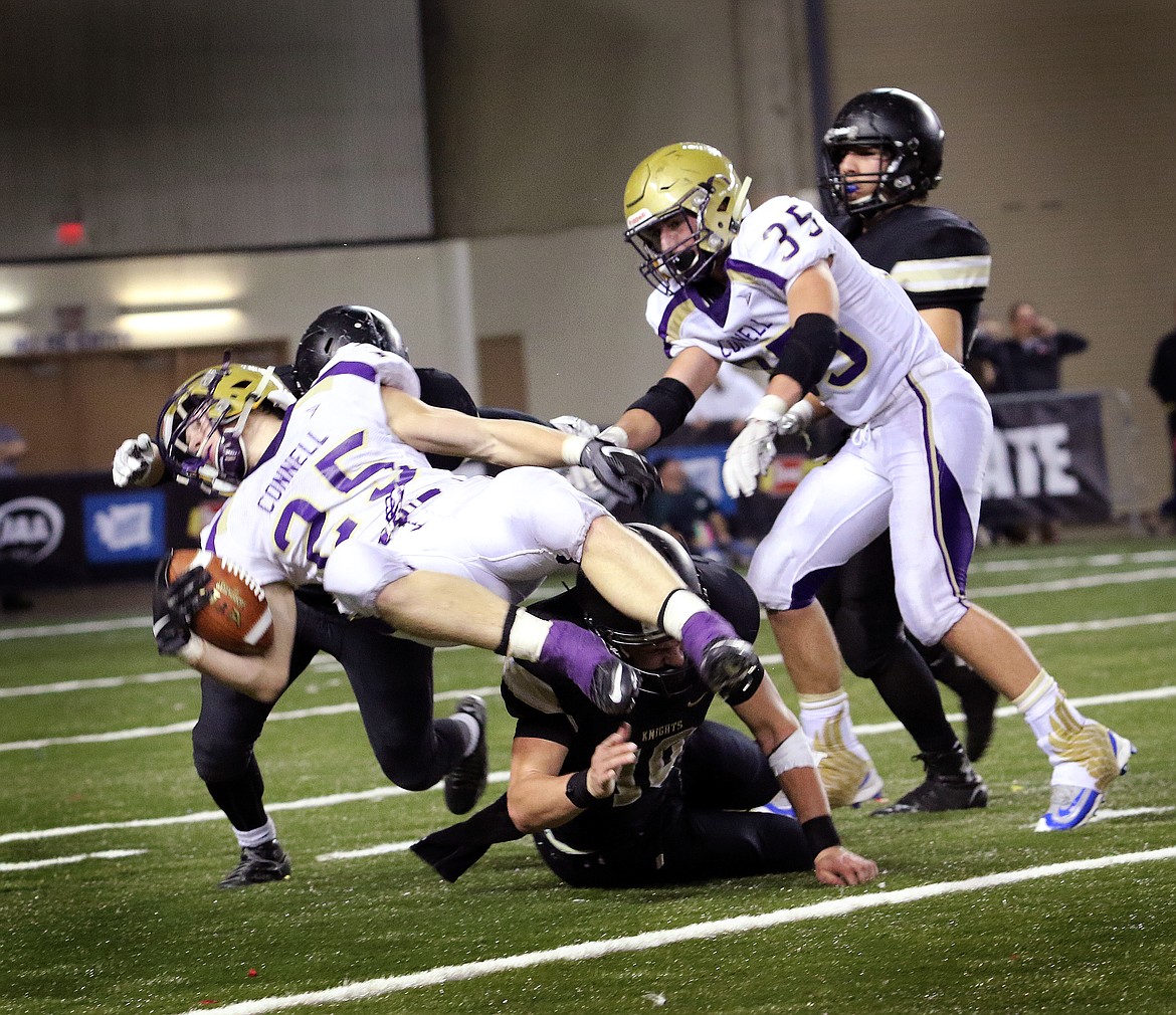 Pete Christensen Photo - Kaden Jenks upends Connell&#146;s Jaxs Whitby.