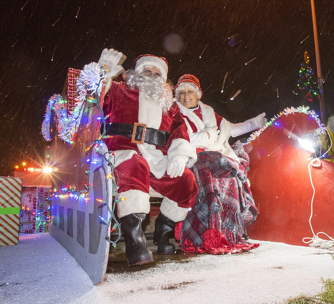 Mr. amd Mrs. Claus wave to the crowd.