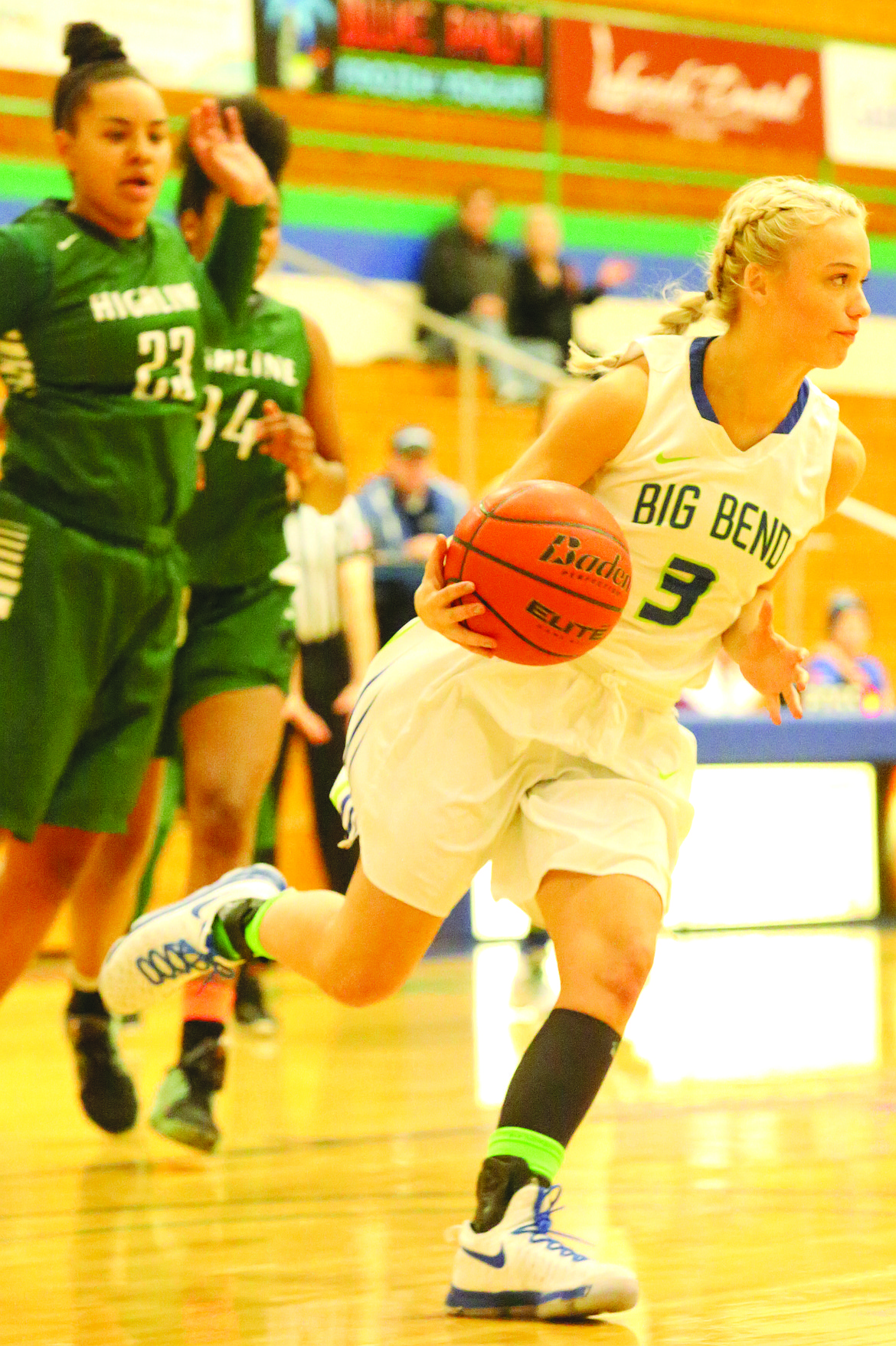 Connor Vanderweyst/Columbia Basin Herald
Big Bend guard Maddie Williams drives the baseline.