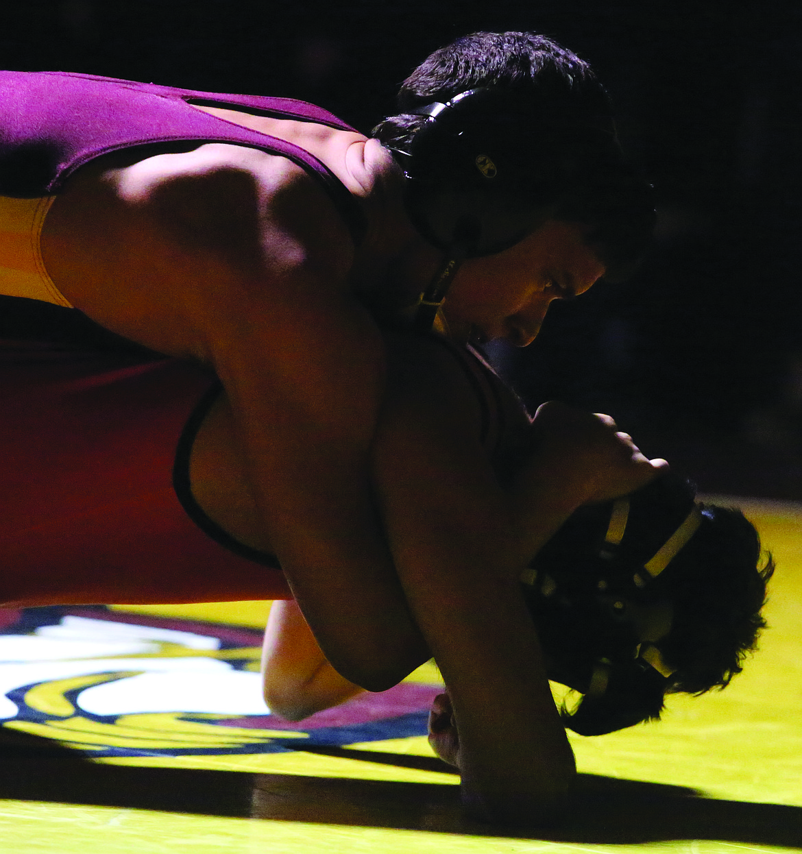 Connor Vanderweyst/Columbia Basin Herald
Levi Carlos of Moses Lake controls Luis Ramirez of Davis from the top position.