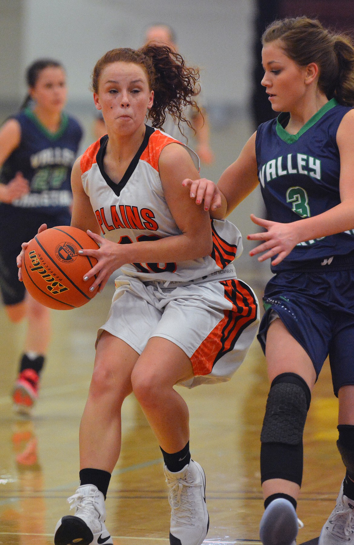 PLAINS SOPHOMORE Kassidy Kinzie prepares to go up for a shot. (Jason Blasco/Lake County Leader photos)