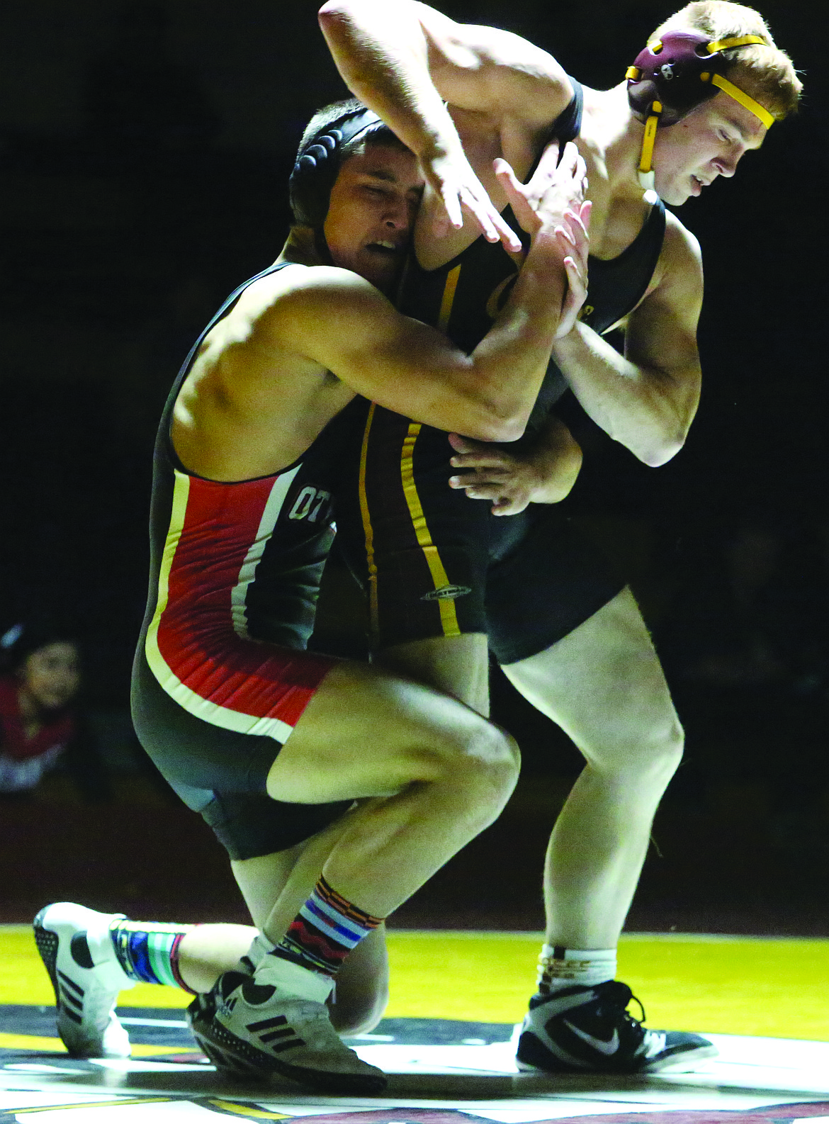 Connor Vanderweyst/Columbia Basin Herald
Moses Lake's Beau Mauseth tries to free himself from Othello's Reese Jones in the 170-pound match.