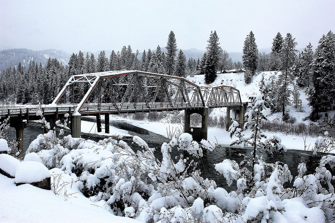 The bridge at Lozeau is christened with the first snow fall of the year. (Kathleen Woodford/Mineral Independent)