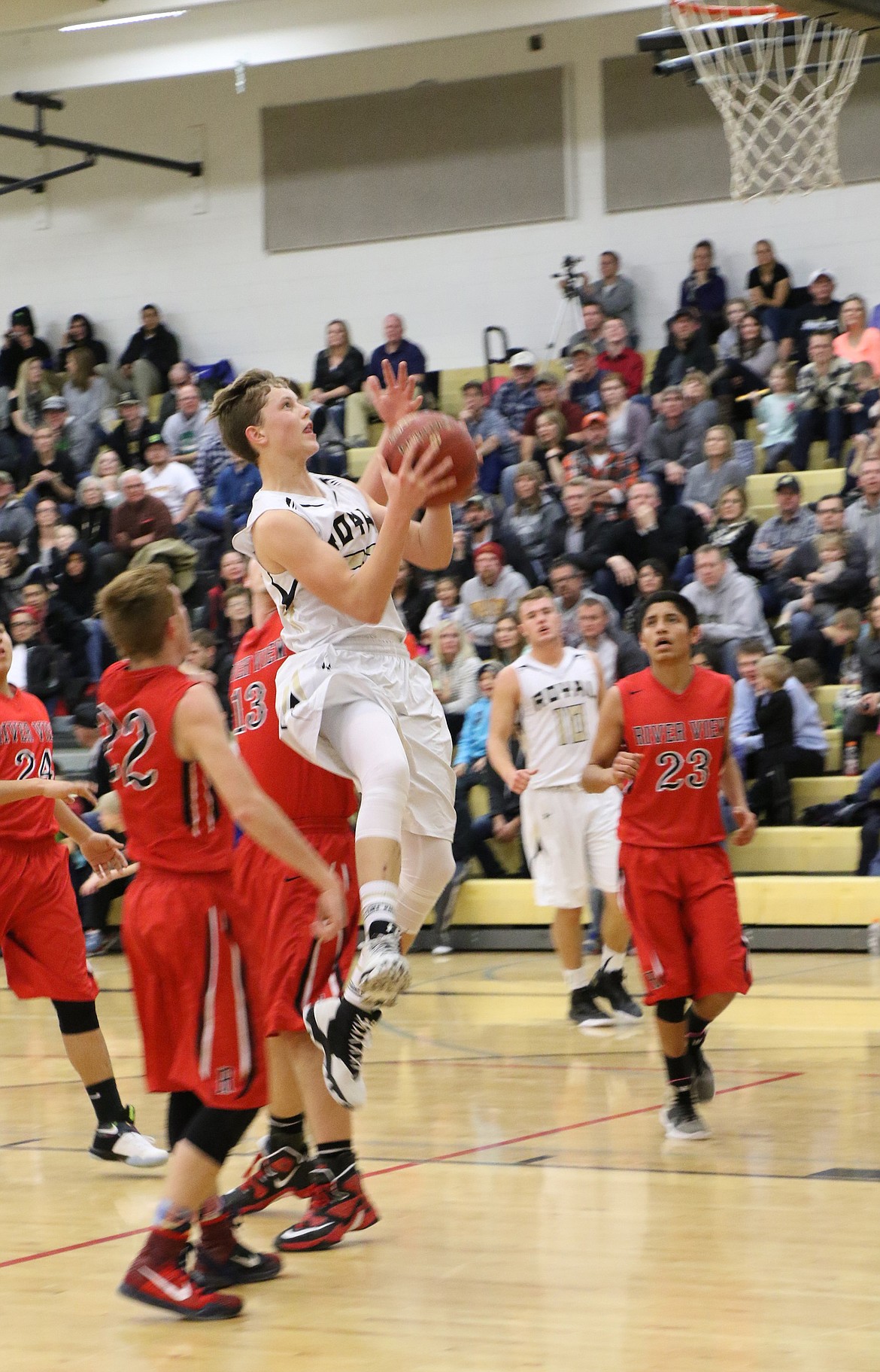 Pete Christensen Photo - Own Ellis breaks through a couple of defenders for two points.