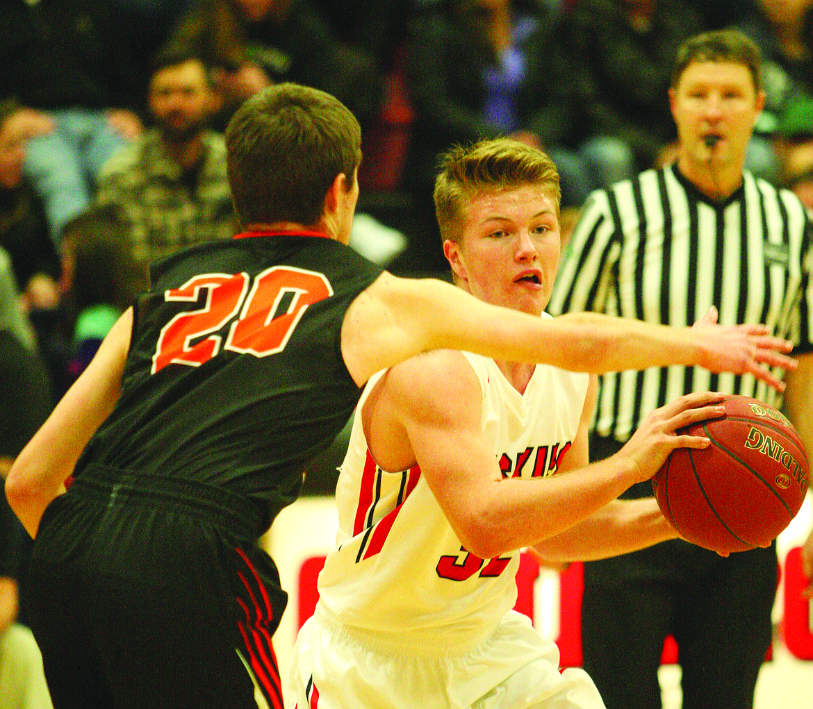 Rodney Harwood/Columbia Basin Herald
Ephrata's Caden Blankenship (20) defends against Othello.