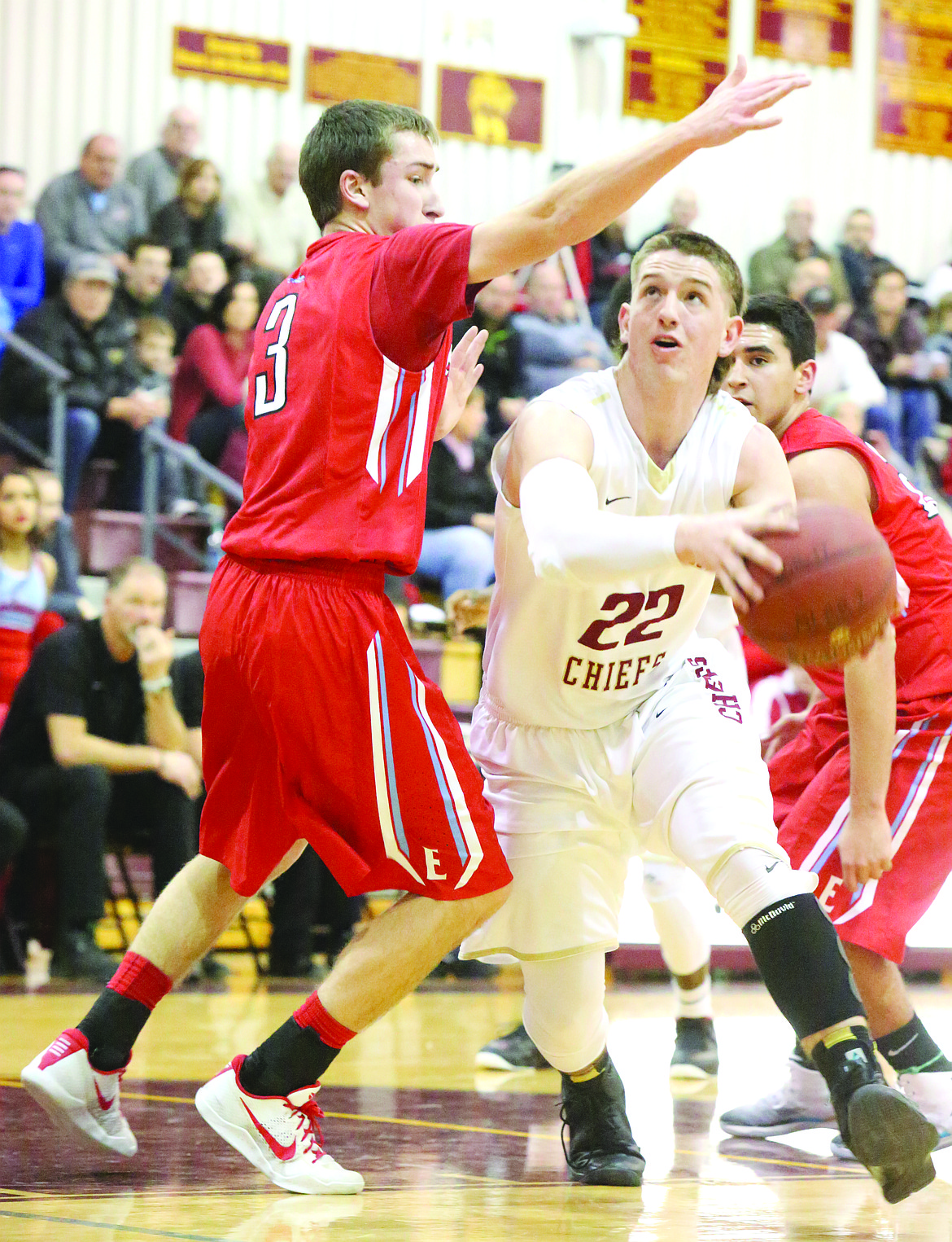 Connor Vanderweyst/Columbia Basin Herald
Moses Lake guard Zach Phillips drives to the basket.