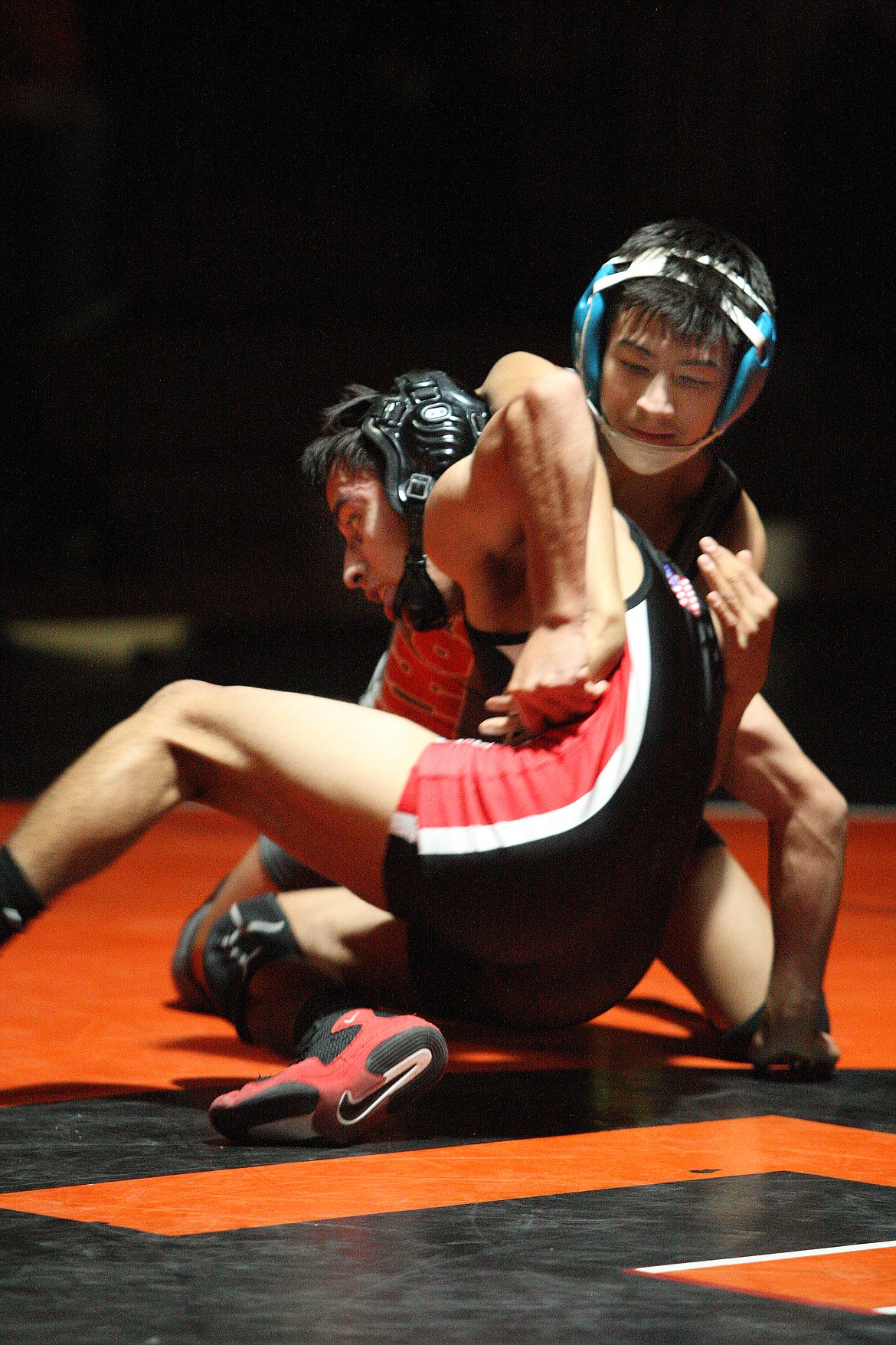 Rodney Harwood/Columbia Basin Herald
Othello&#146;s Chris Melo (front) tries to free himself from the grasp of Ephrata&#146;s Sammy Flores in the 106-pound match. Melo won 11-4.